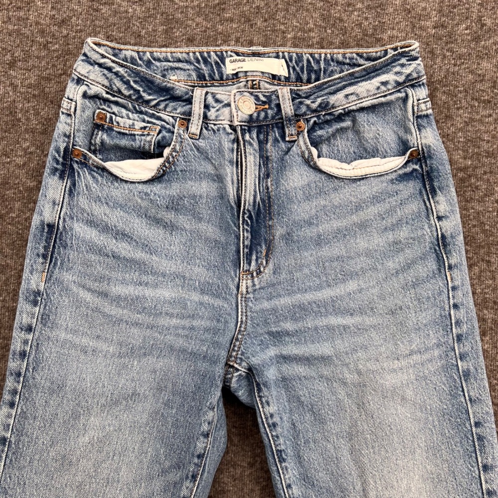 Garage Denim Mom Jeans Light Wash High‎ Rise Raw Hem Blue Size 3 Cropped - Picture 2 of 12